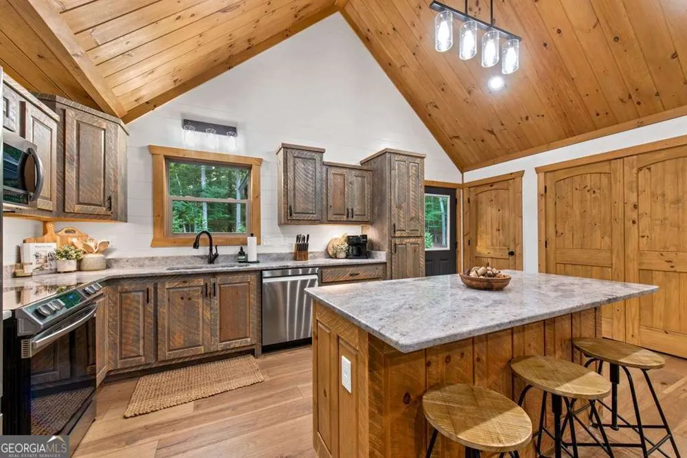 241 Wolf Creek Mountain RD Mineral Bluff, GA 30559