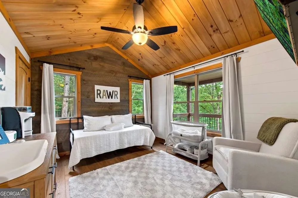 241 Wolf Creek Mountain RD Mineral Bluff, GA 30559