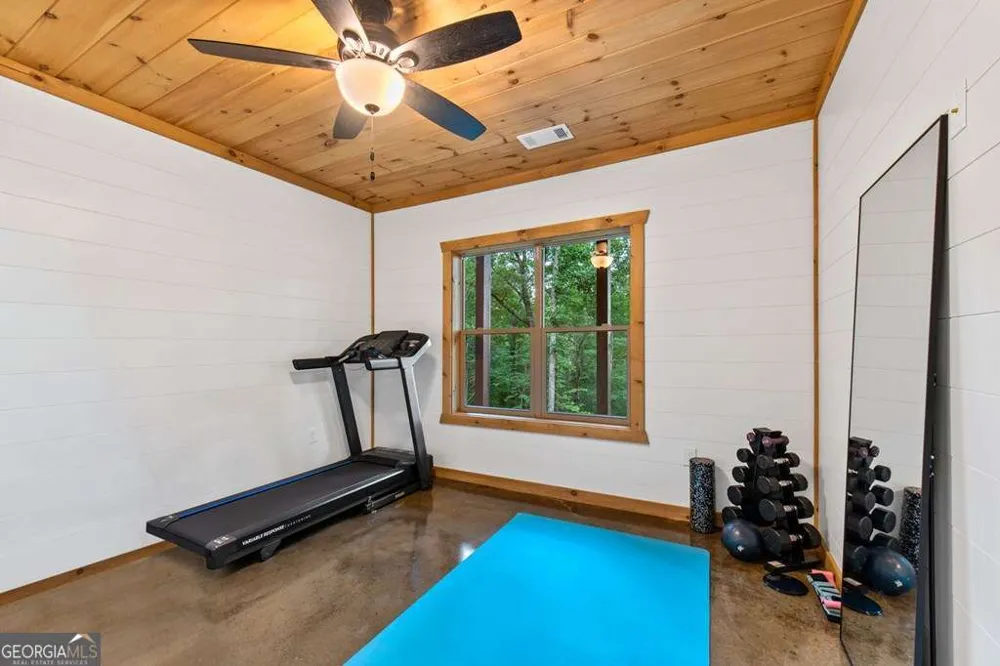241 Wolf Creek Mountain RD Mineral Bluff, GA 30559