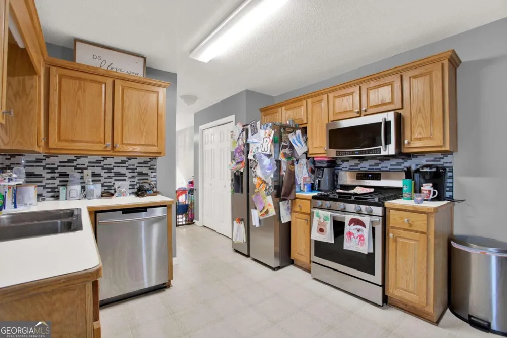 101 Twin Oaks DR Calhoun, GA 30701