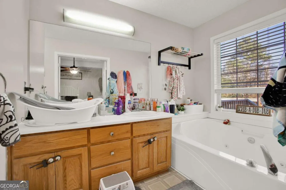 101 Twin Oaks DR Calhoun, GA 30701