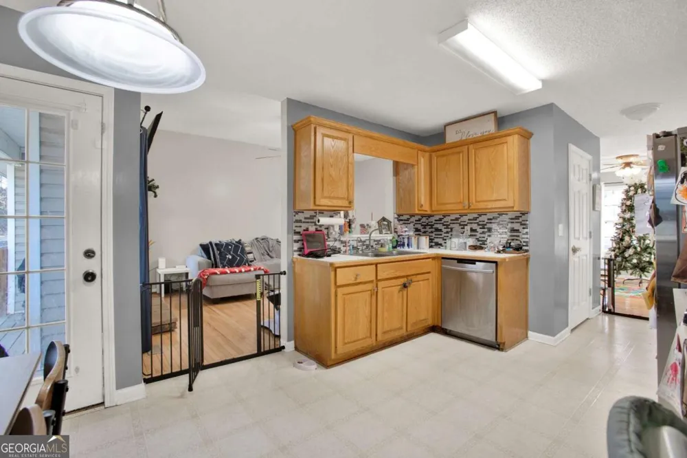 101 Twin Oaks DR Calhoun, GA 30701