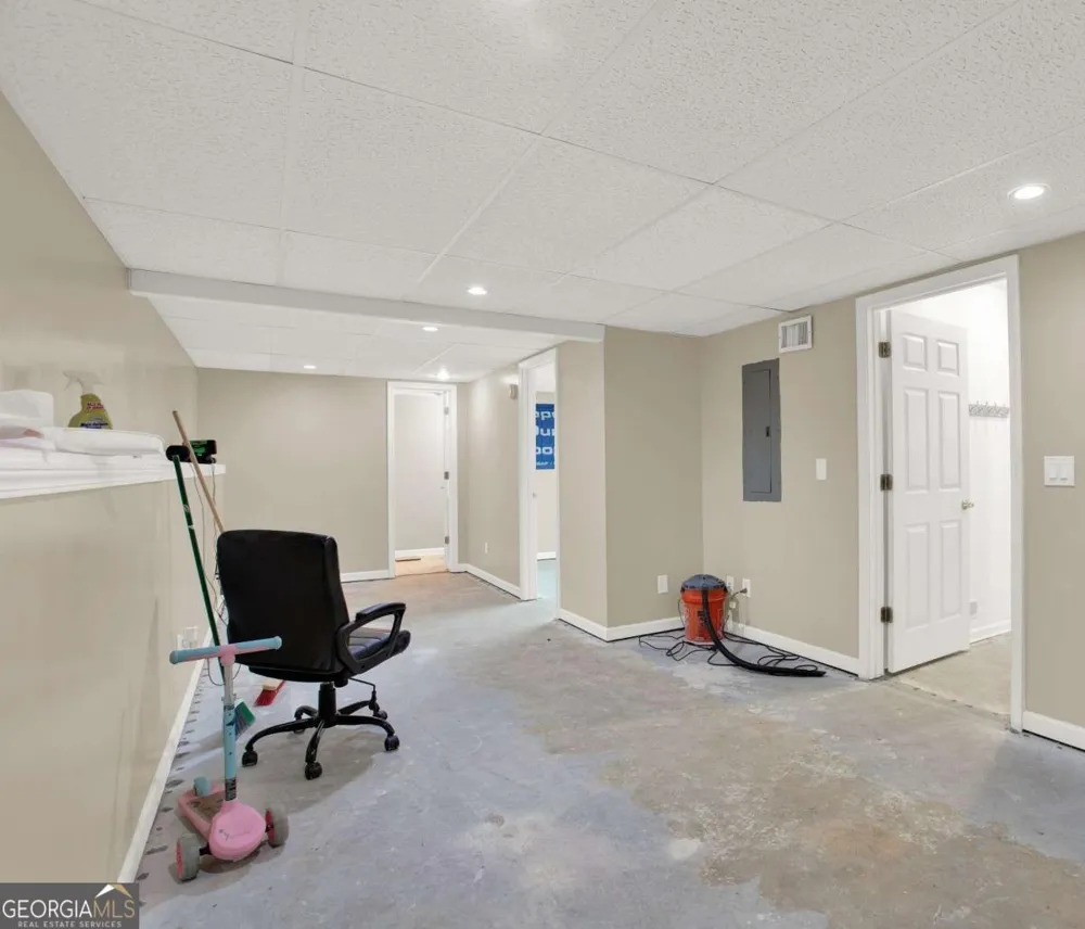 101 Twin Oaks DR Calhoun, GA 30701