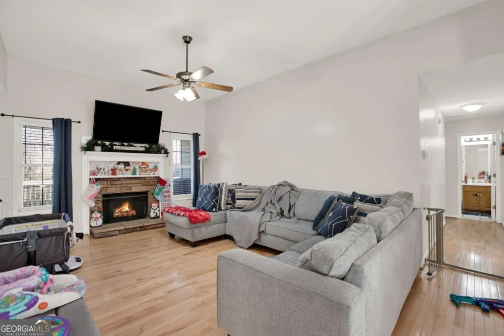 101 Twin Oaks DR Calhoun, GA 30701