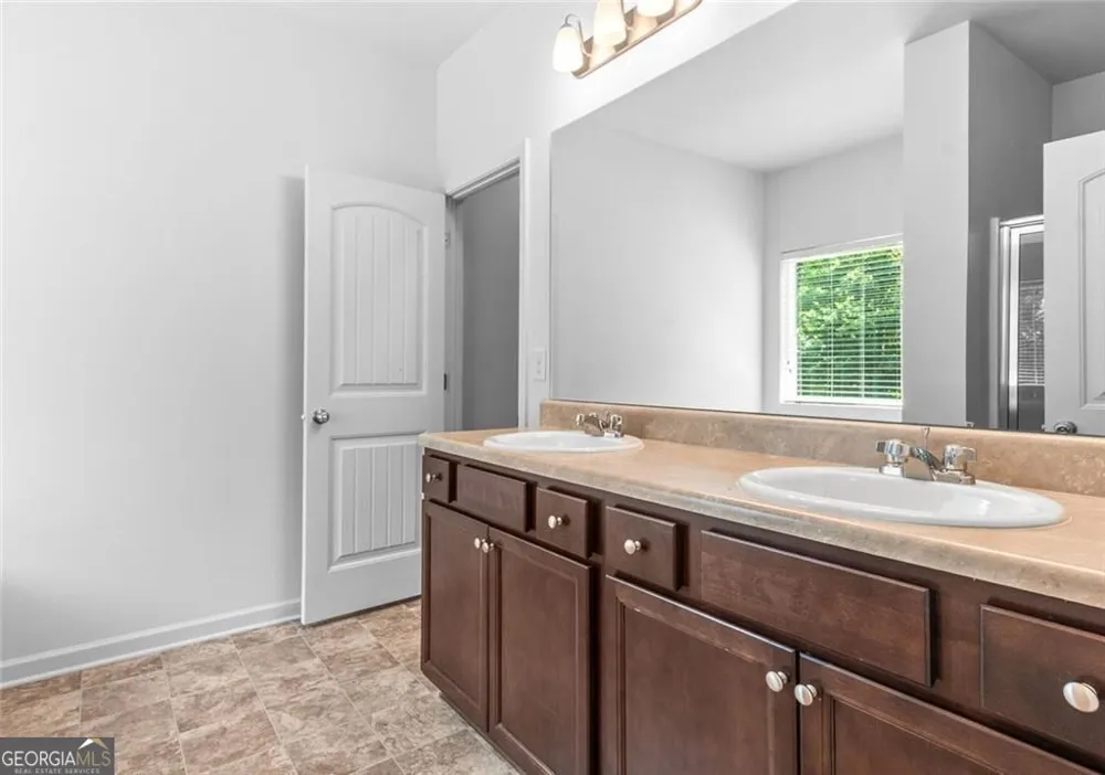 1061 Blind Brook CIR Hoschton, GA 30548
