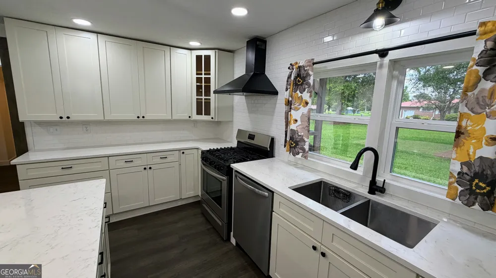 4160 McLain Street North Hokes Bluff, AL 35903
