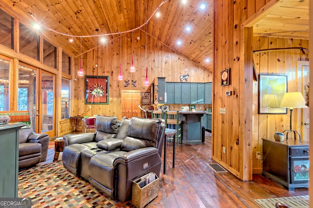 341 Brookwood LN Clarkesville, GA 30523