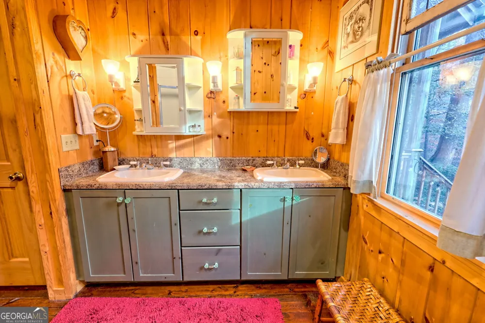 341 Brookwood LN Clarkesville, GA 30523