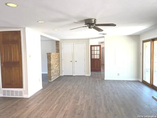 425 Driftwind Windcrest, TX 78239