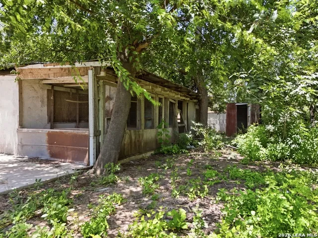 312 E BRAZOS ST Uvalde, TX 78801