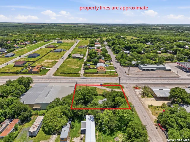 312 E BRAZOS ST Uvalde, TX 78801