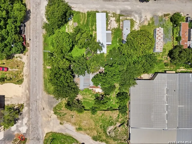 312 E BRAZOS ST Uvalde, TX 78801
