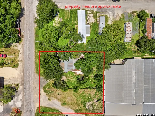 312 E BRAZOS ST Uvalde, TX 78801