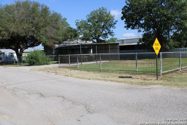 000 Fannin St Uvalde, TX 78801