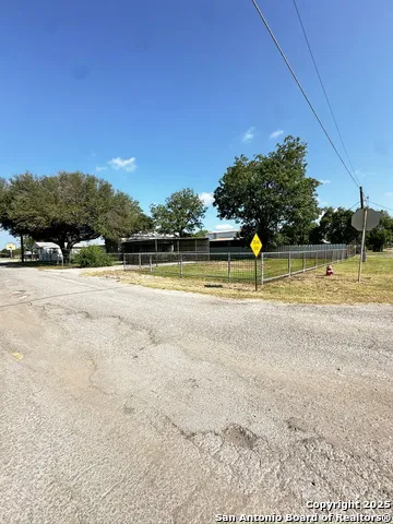 000 Fannin St Uvalde, TX 78801