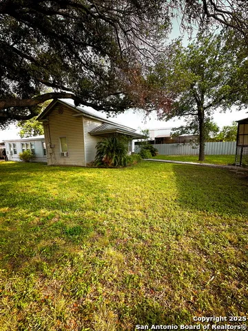 000 Fannin St Uvalde, TX 78801