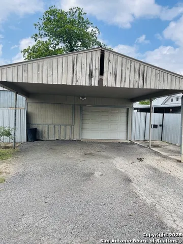 000 Fannin St Uvalde, TX 78801