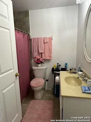 429 W Wingate St La Pryor, TX 78872