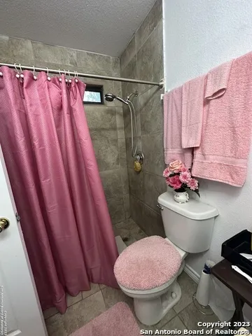 429 W Wingate St La Pryor, TX 78872
