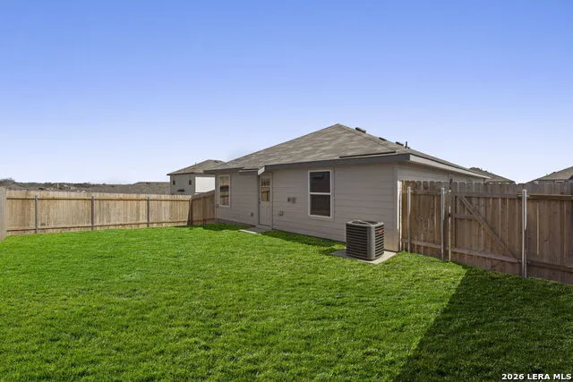 328 Cottonmouth Seguin, TX 78155