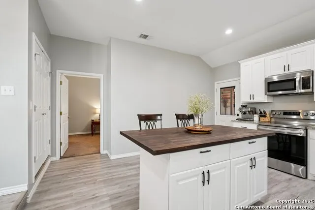 636 Skyline Dr Bandera, TX 78003