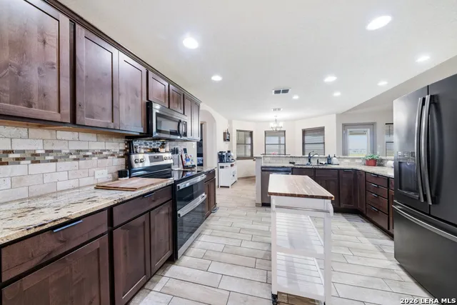 317 HONEYSUCKLE LN La Vernia, TX 78121