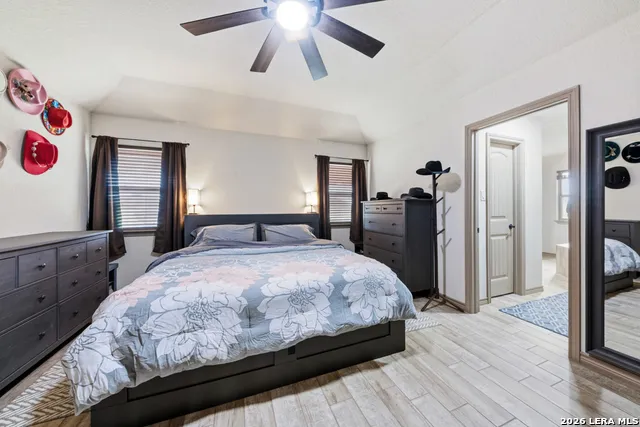 317 HONEYSUCKLE LN La Vernia, TX 78121