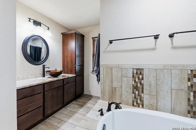 317 HONEYSUCKLE LN La Vernia, TX 78121