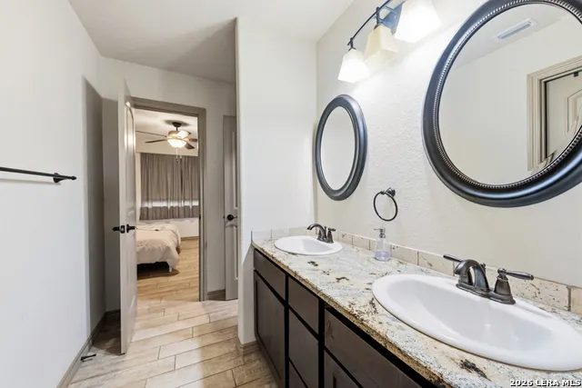 317 HONEYSUCKLE LN La Vernia, TX 78121