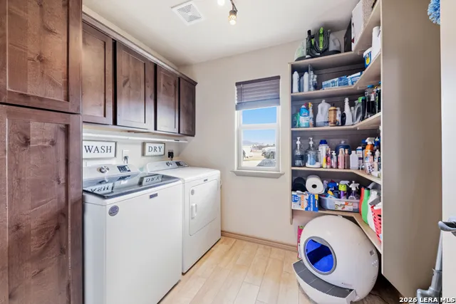 317 HONEYSUCKLE LN La Vernia, TX 78121