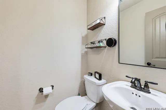 317 HONEYSUCKLE LN La Vernia, TX 78121