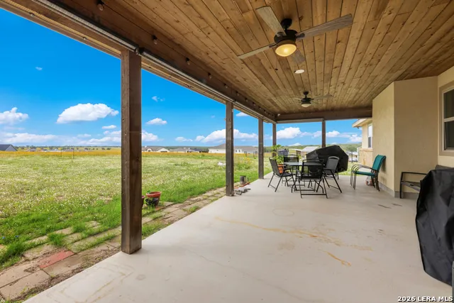 317 HONEYSUCKLE LN La Vernia, TX 78121