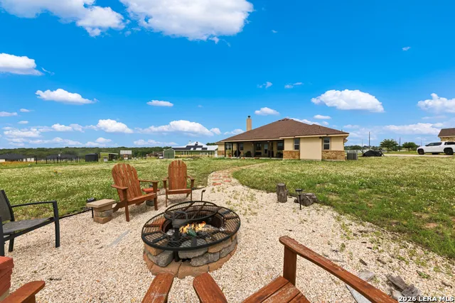 317 HONEYSUCKLE LN La Vernia, TX 78121