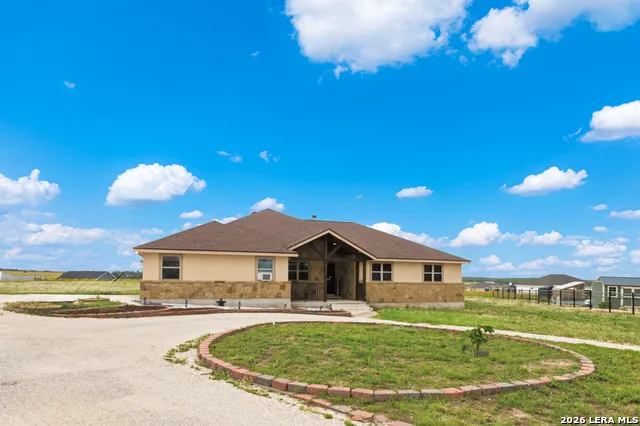 317 HONEYSUCKLE LN La Vernia, TX 78121