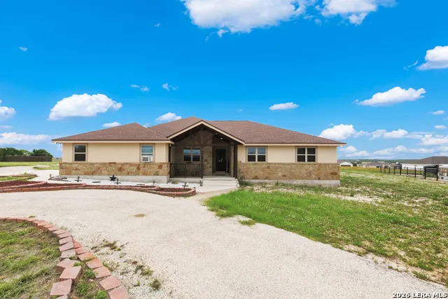 317 HONEYSUCKLE LN La Vernia, TX 78121