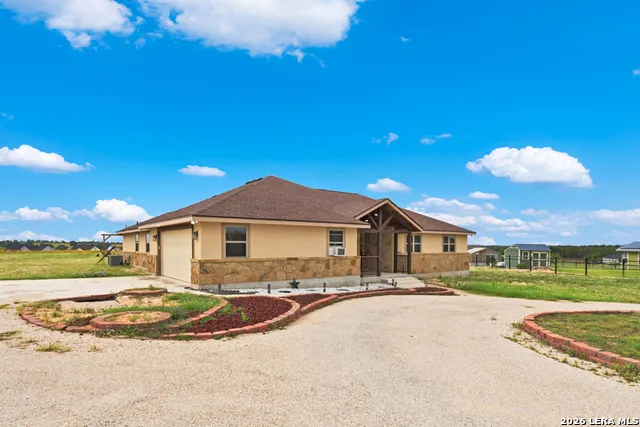 317 HONEYSUCKLE LN La Vernia, TX 78121