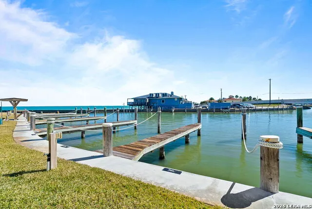 620 S Fulton Beach Rd #204 Rockport, TX 78232