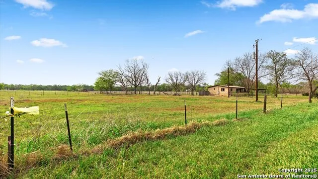 515 Dry Hollow La Vernia, TX 78121