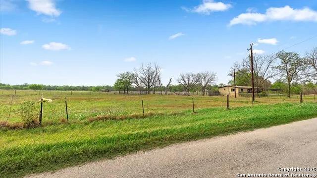 515 Dry Hollow La Vernia, TX 78121