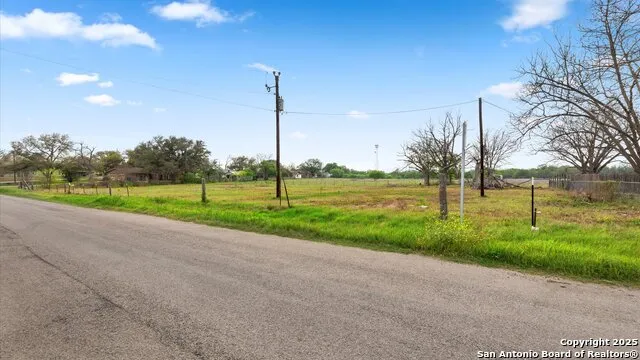 515 Dry Hollow La Vernia, TX 78121