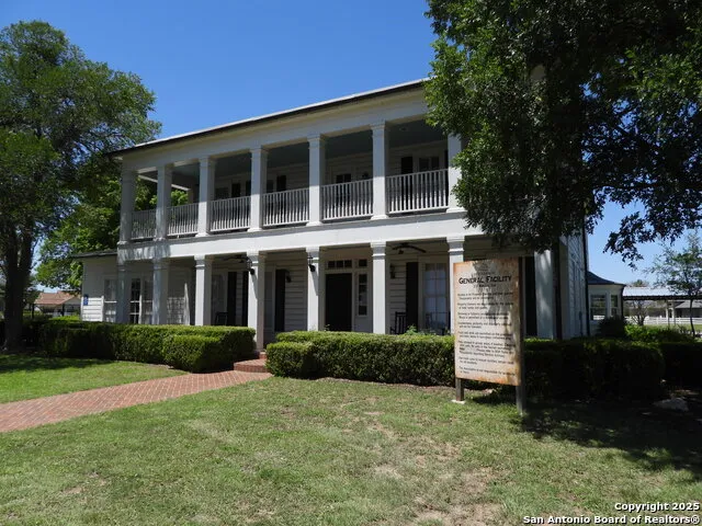 772 HAGER RDG Bandera, TX 78003