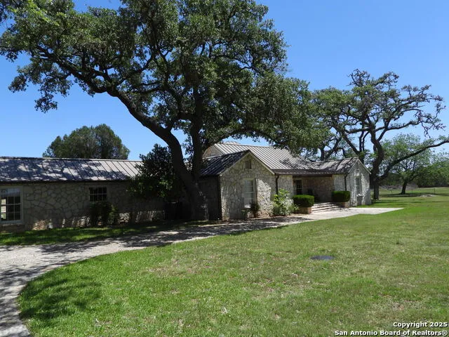 772 HAGER RDG Bandera, TX 78003