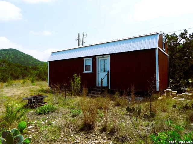 701 S Goat Pipe Creek, TX 78063