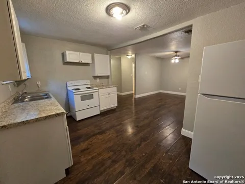 1718 Commercial Unit B