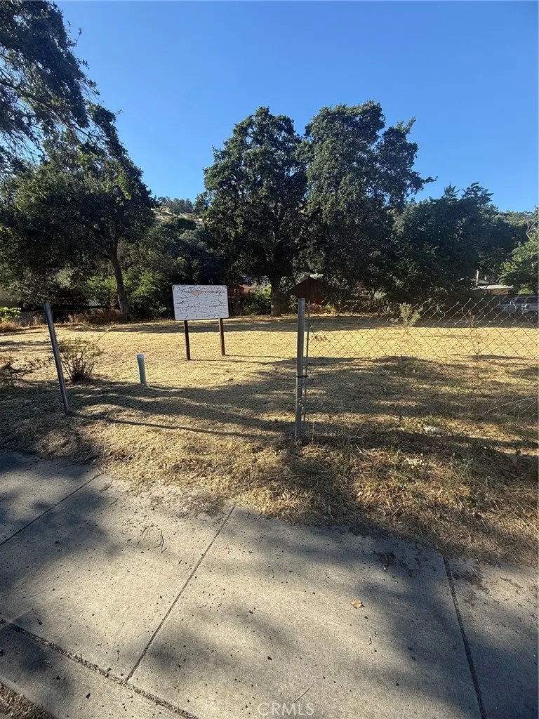 12484 The Plaza Clearlake Oaks, CA 95423
