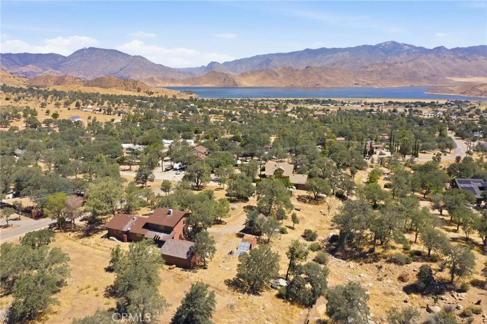 3300 Cook Peak Lake Isabella, CA 93240