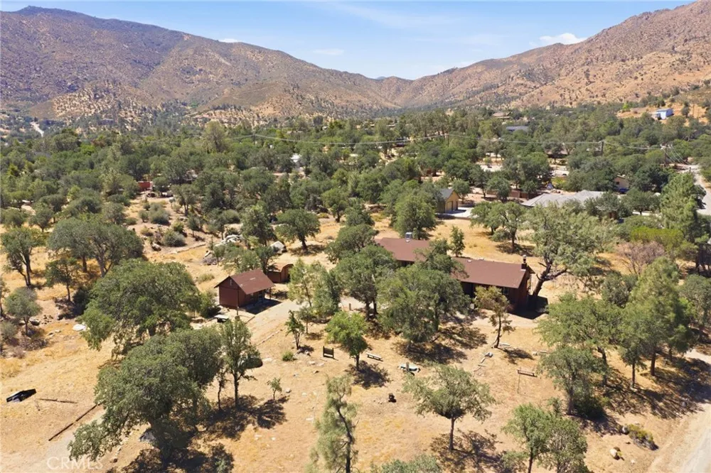 3300 Cook Peak Lake Isabella, CA 93240