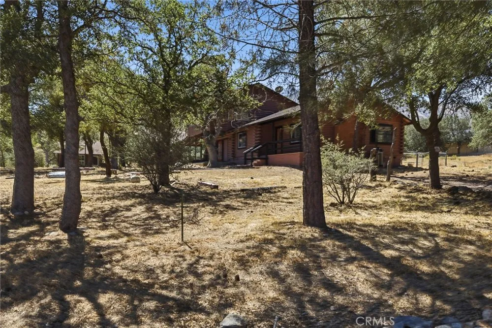3300 Cook Peak Lake Isabella, CA 93240