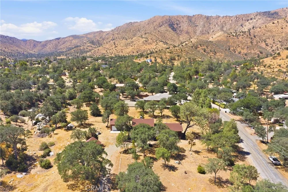 3300 Cook Peak Lake Isabella, CA 93240