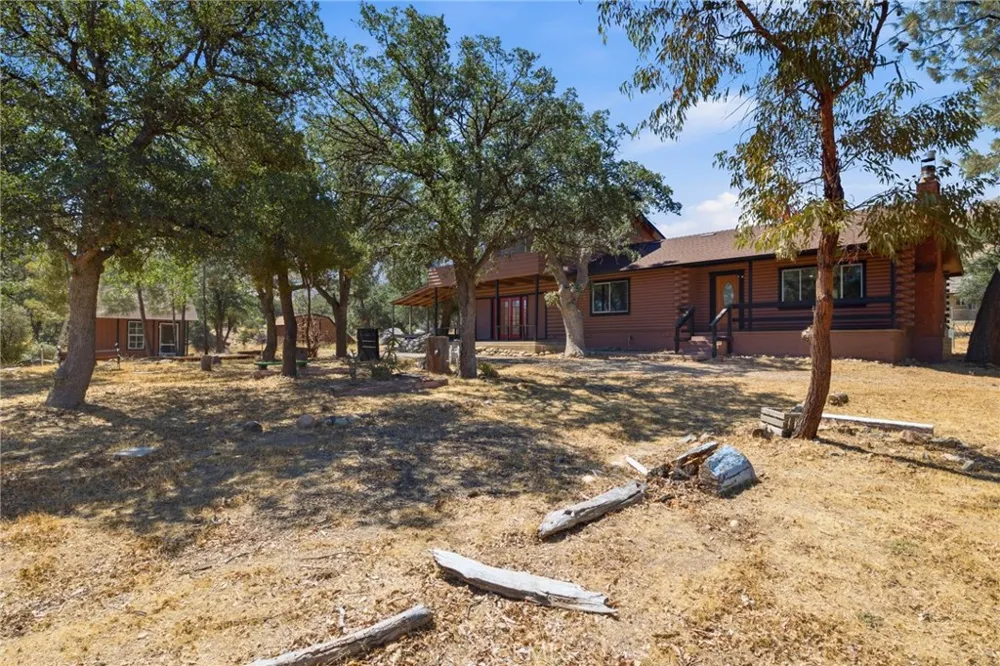 3300 Cook Peak Lake Isabella, CA 93240